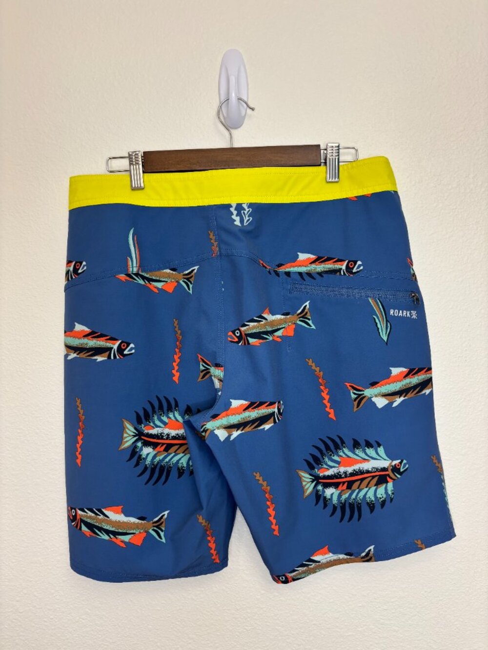 Roark Men's 33 Passage Board Shorts Bait & Switch Swim Trunks Dark Blue Fish - Picture 3 of 10